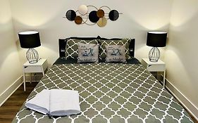 Apt 2 Bedrooms 2 Full Baths Free Parking & Free Laundry In Unit